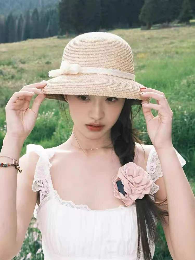 White silk ribbon straw hat