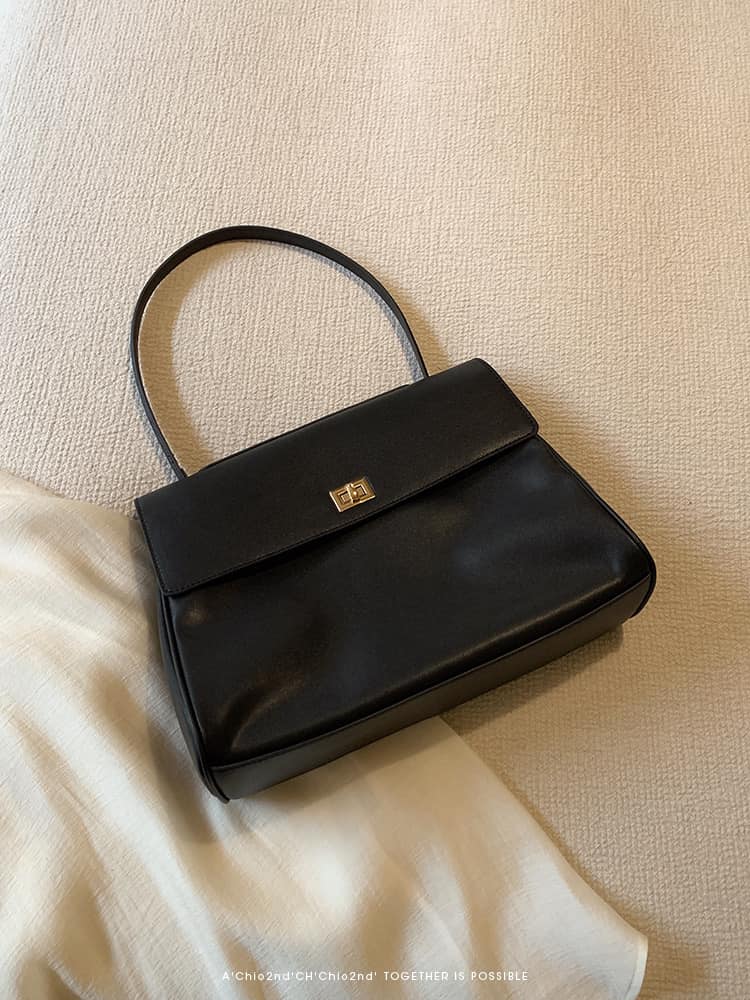 Noir Affaire Shoulder Bag