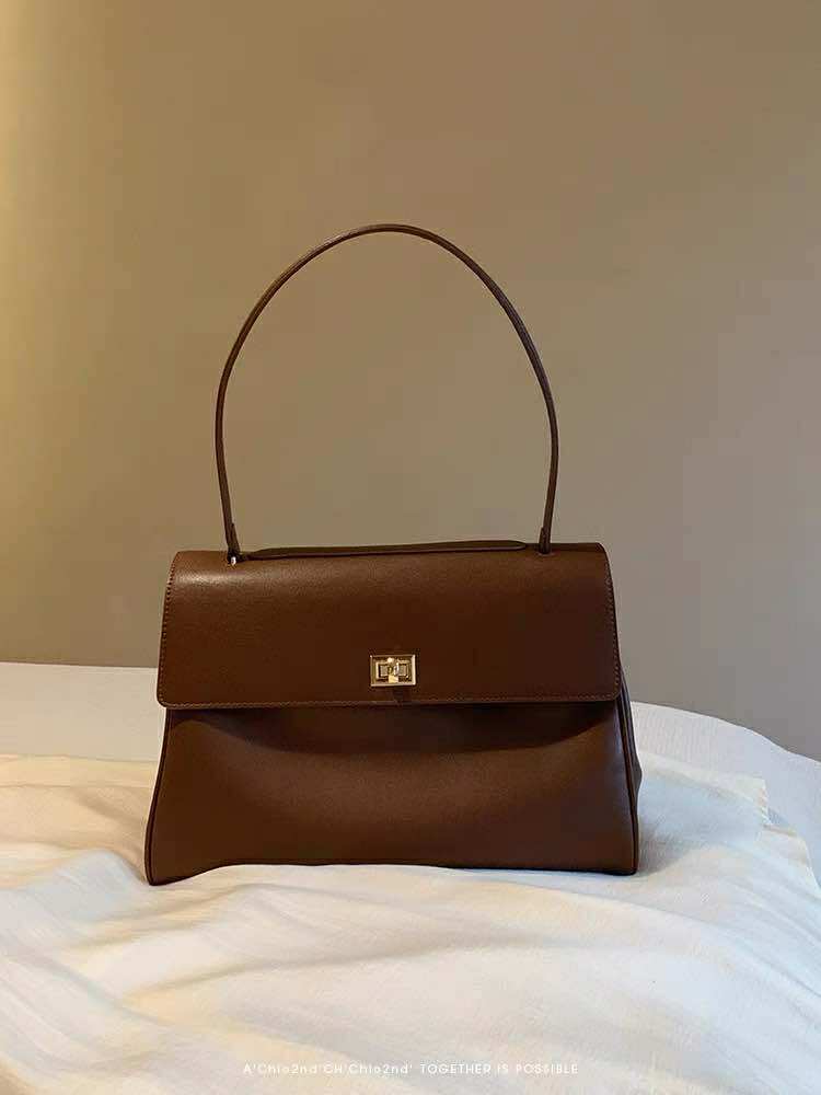 Noir Affaire Shoulder Bag