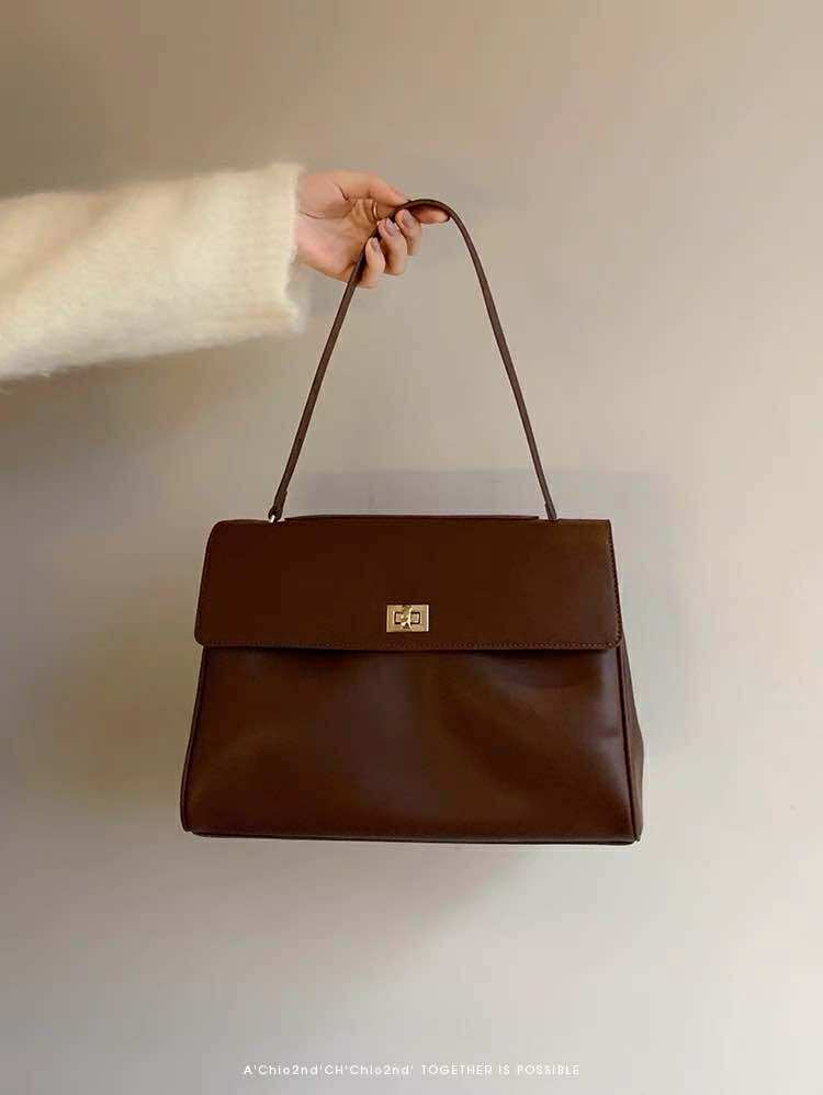 Noir Affaire Shoulder Bag