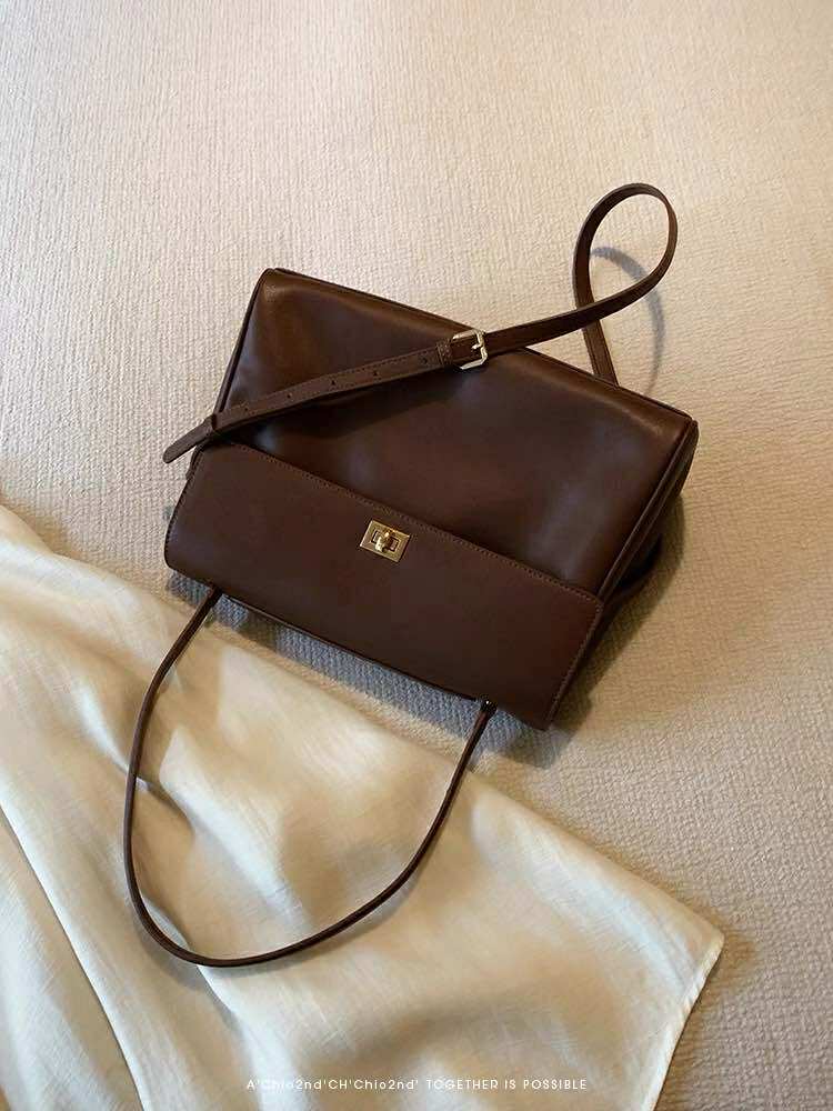 Noir Affaire Shoulder Bag