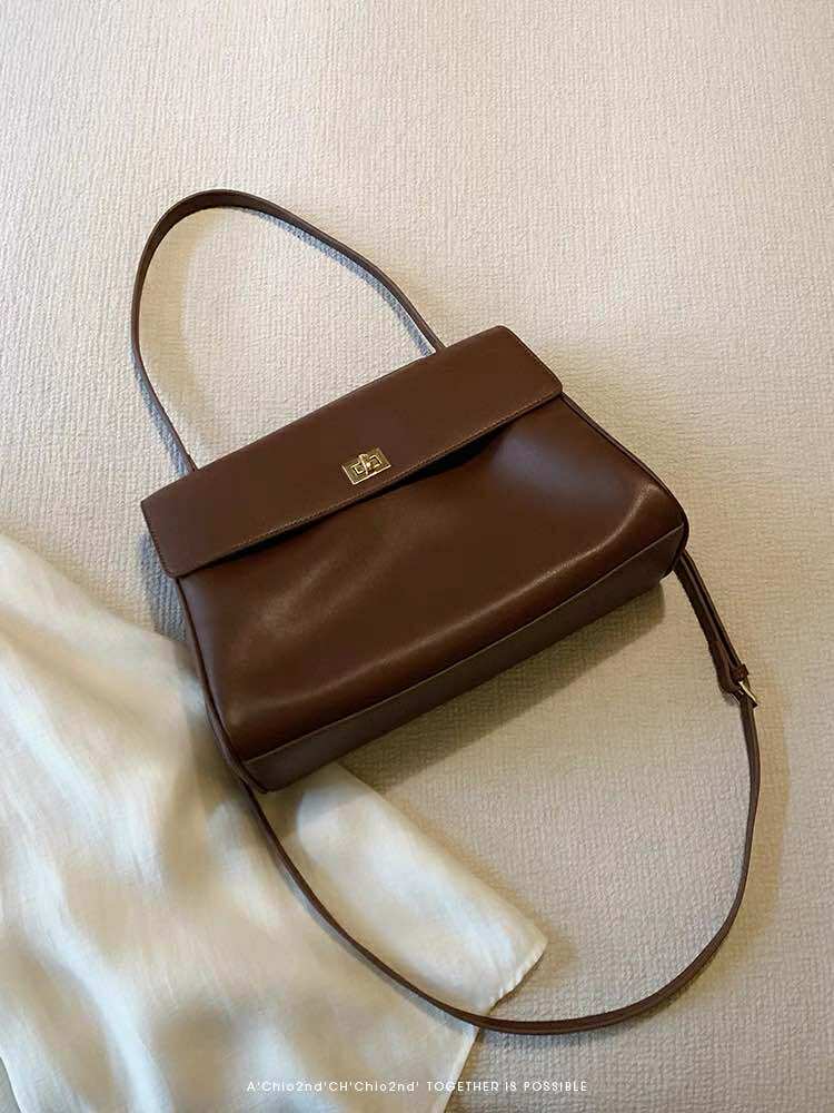 Noir Affaire Shoulder Bag