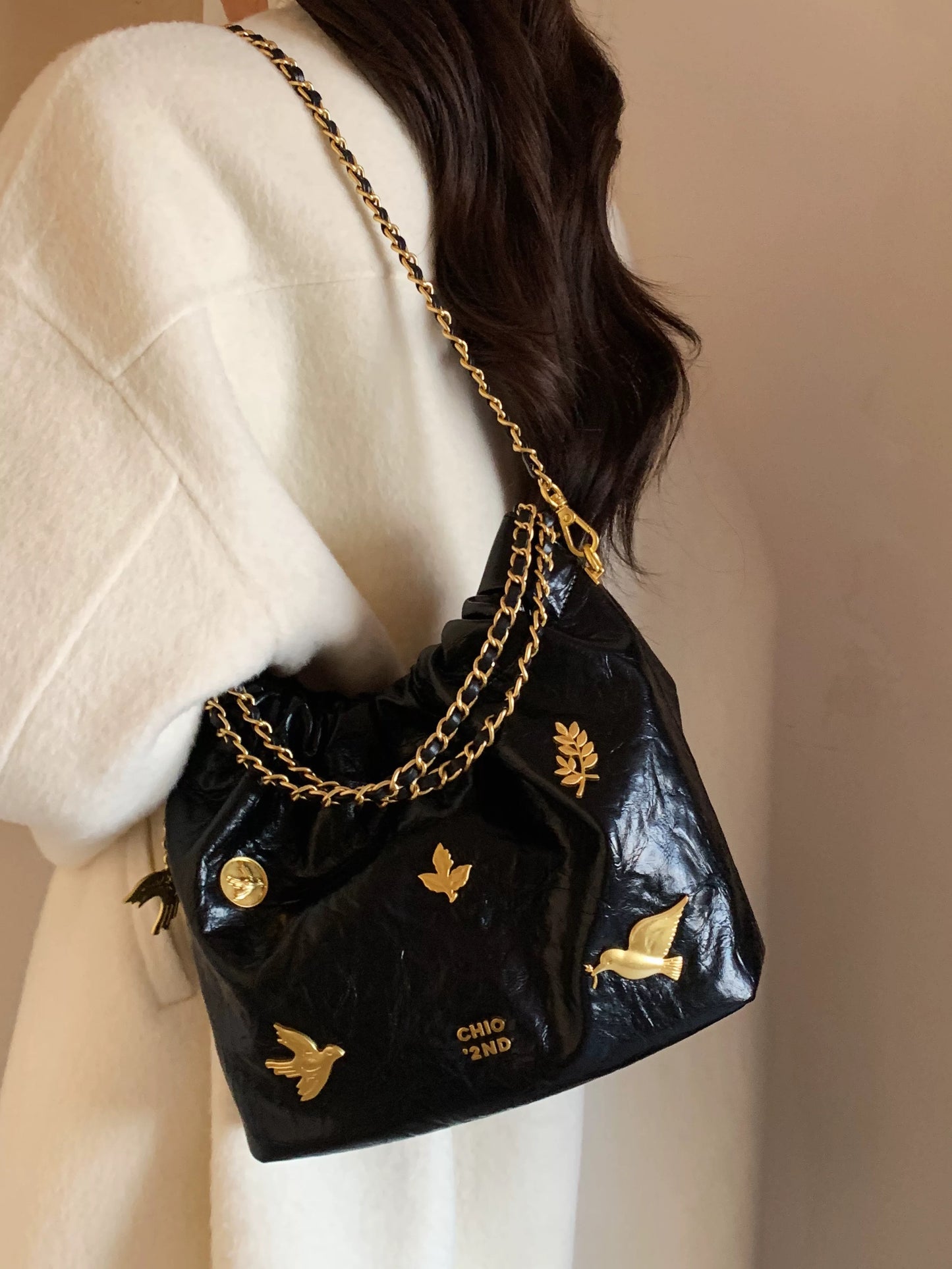 Ava Bold Bucket Bag